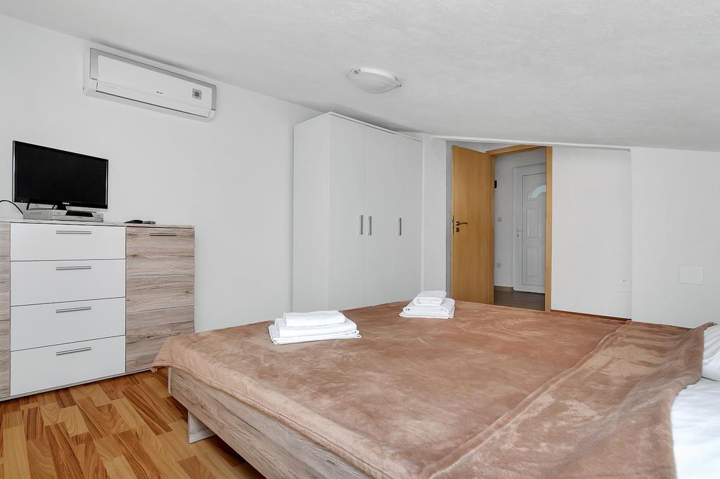 Apartmani Cico Gdinj Exteriér fotografie